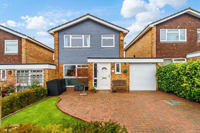 3 Bedroom Link Detached House For Sale In Poplar Drive, Banstead, SM7