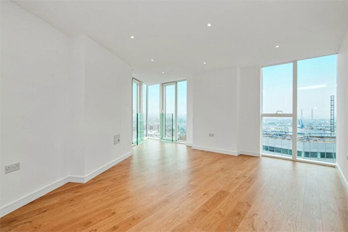 2 Bedroom Apartment To Rent In Pinnacle Apartments, Saffron Central Square, Croydon, CR0
