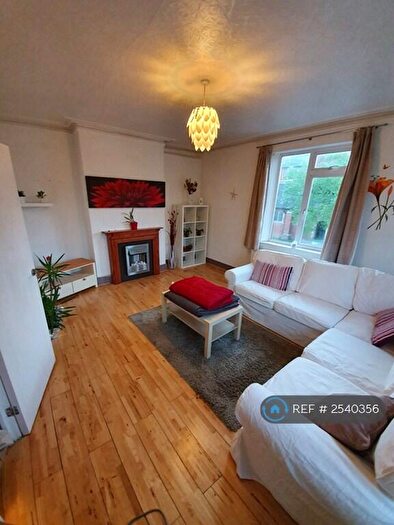 2 Bedroom Flat To Rent In Bobbers Mill Road, Nottingham, NG7