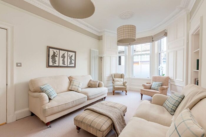 3 Bedroom Flat To Rent In Springvalley Gardens, Morningside, Edinburgh, EH10