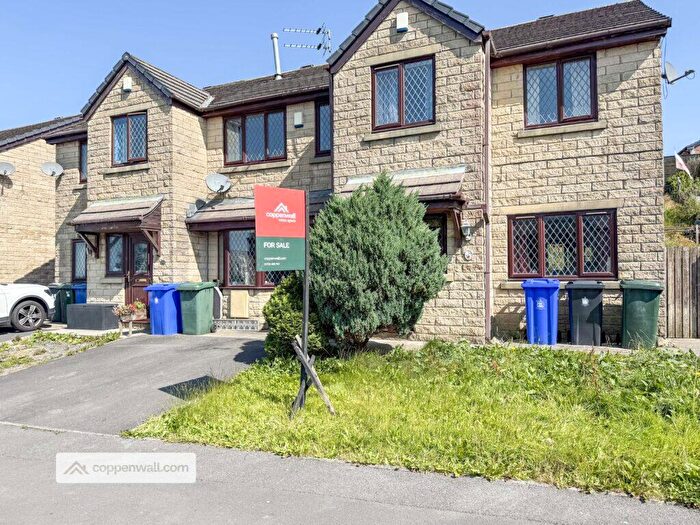 3 Bedroom Town House For Sale In Peel Drive, Bacup, Rossendale, OL13