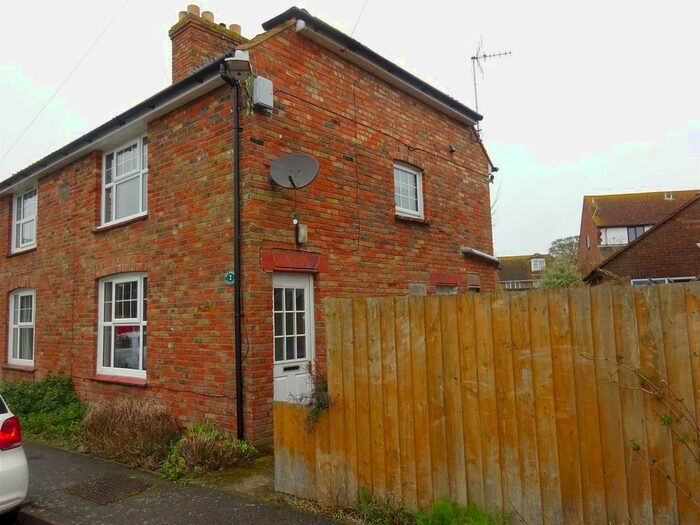 Semi-Detached House To Rent In Lions Road, New Romney, TN28