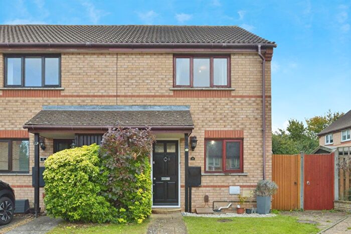 2 Bedroom End Terrace House For Sale In Cropton Rise, Emerson Valley, Milton Keynes, MK4
