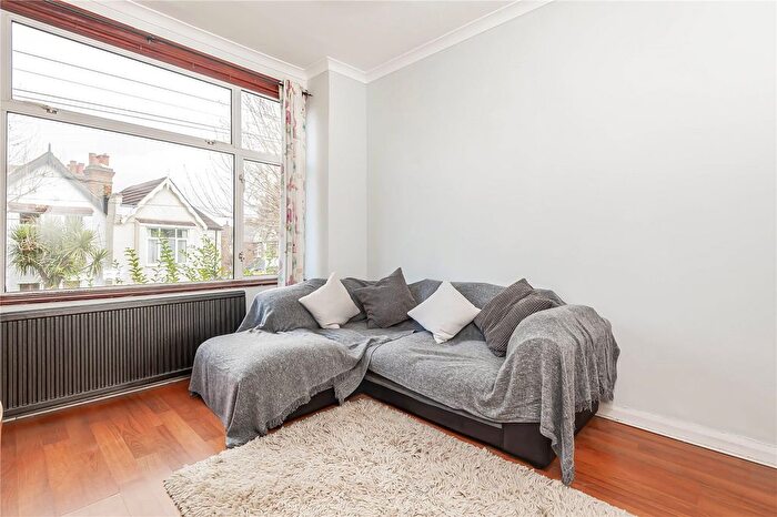 2 Bedroom Flat For Sale In Delamere Road, London, SW20