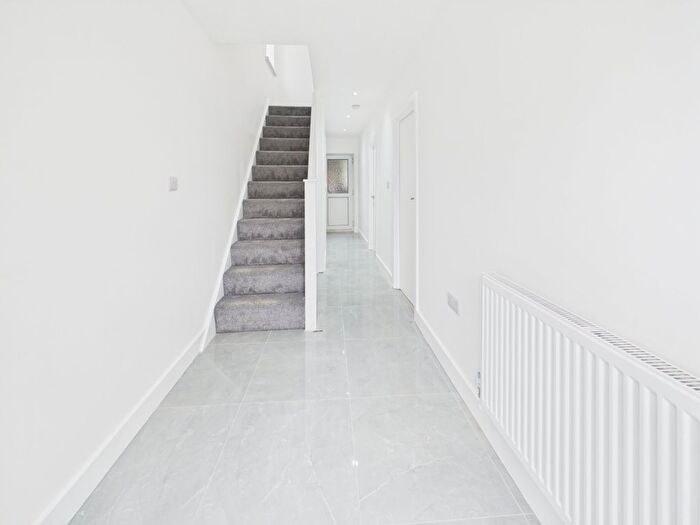4 Bedroom Semi-Detached House To Rent In Stoke Road, Rainham, RM13