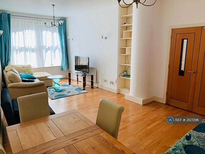 2 Bedroom Flat To Rent In Farringdon Road, London, EC1M