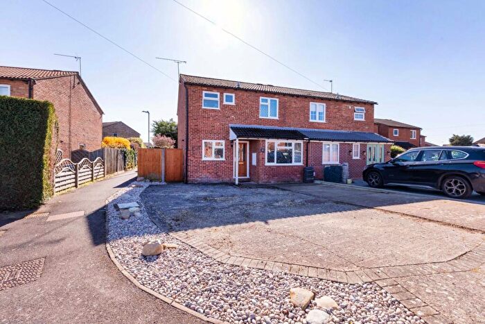 3 Bedroom Semi-Detached House For Sale In Eskdale Gardens, Maidenhead, SL6