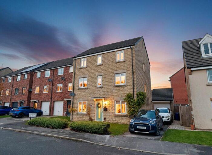 4 Bedroom Detached House For Sale In Fullshaw Bank, Penistone, S36