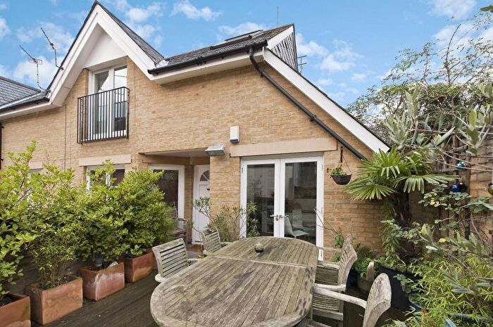 2 Bedroom Flat To Rent In Chapel Gate Mews, Clapham, SW4