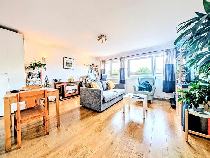 2 Bedroom Flat To Rent In Princes Road, Wimbledon, London, SW19