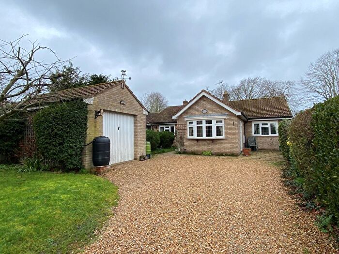 3 Bedroom Detached Bungalow For Sale In High Street, Foxton, Cambridge, CB22