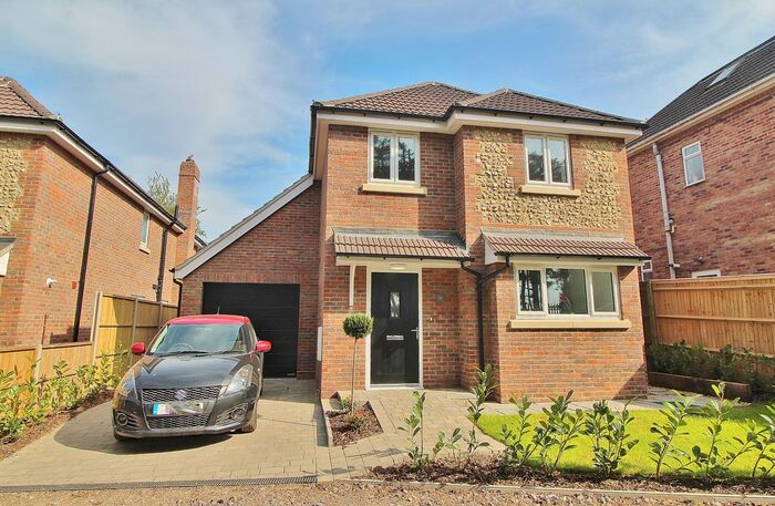4 Bedroom Detached House To Rent In Firs View House, Bridle Path, Horndean, PO8
