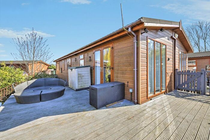 3 Bedroom Mobile Home For Sale In Goose Island, Billing Aquadrome, Northampton, Northamptonshire, NN3