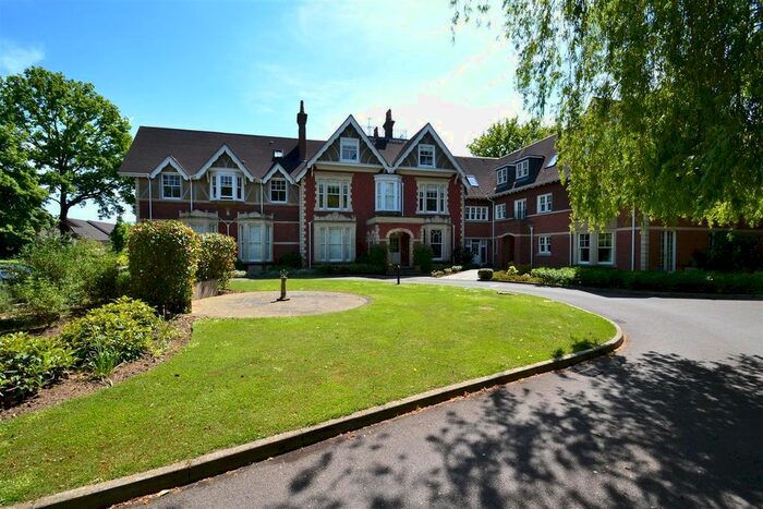 1 Bedroom Flat To Rent In Massetts Road, Horley, RH6