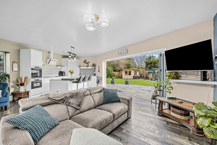 3 Bedroom Bungalow For Sale In Priests Avenue, Romford, RM1