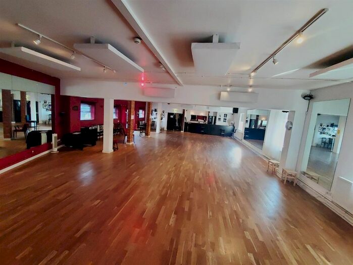 1 Bedroom Flat To Rent In Pitlake, Croydon, CR0