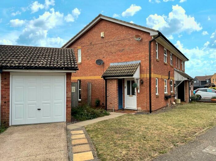 2 Bedroom End Of Terrace House For Sale In Aleyn Way, Baldock, SG7