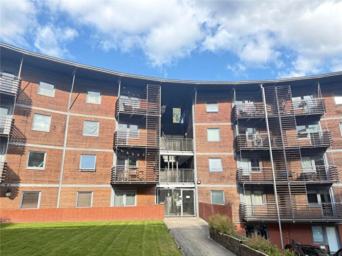 2 Bedroom Apartment For Sale In North Crescent, North Street, Leeds, LS2