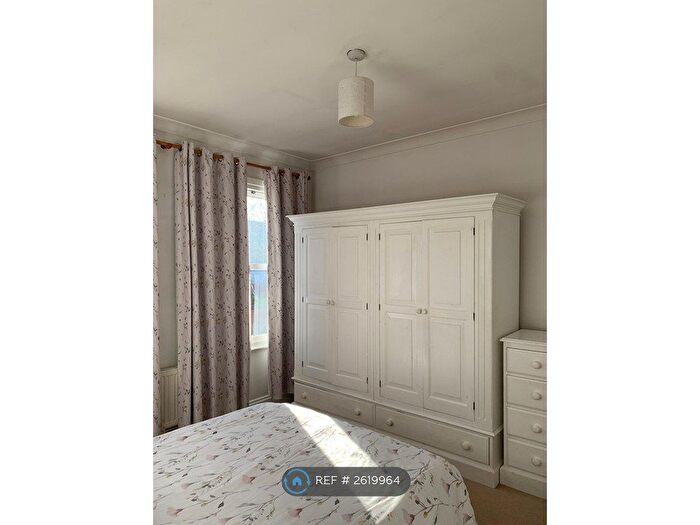2 Bedroom Flat To Rent In Aitken Road, London, SE6