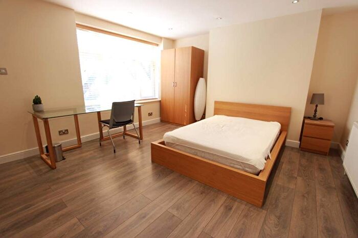 4 Bedroom Flat To Rent In Cleveland Street, London, W1T