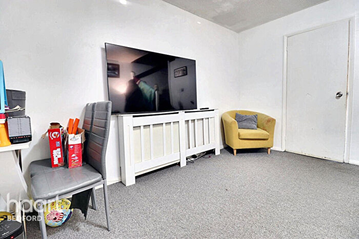 2 Bedroom Terraced House For Sale In Hurst Grove, Bedford, MK40