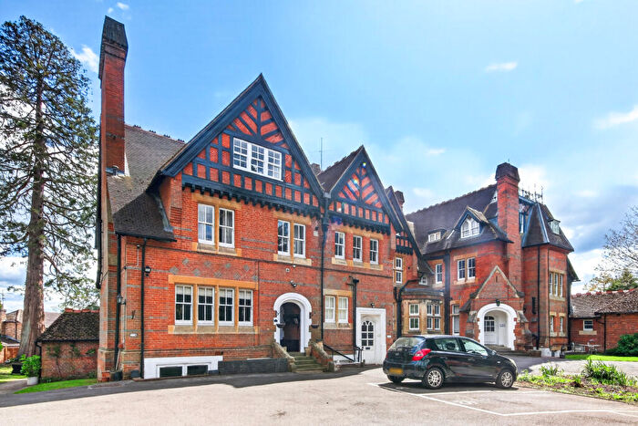 1 Bedroom Apartment For Sale In Crowthorne Road, Crowthorne Road, Berkshire, GU47