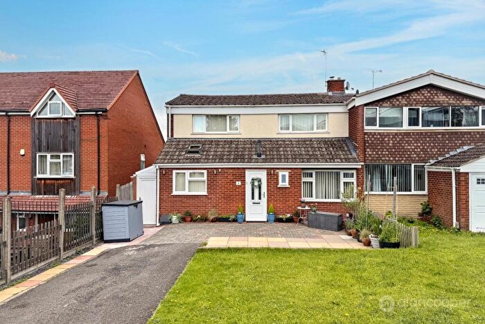 4 Bedroom Semi-Detached House For Sale In Amos Avenue, Nuneaton, CV10