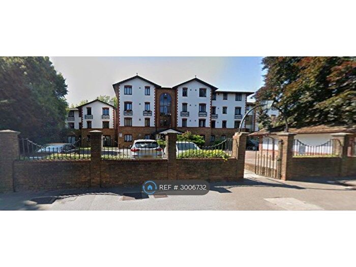 1 Bedroom Flat To Rent In The Beeches, Hounslow, TW3