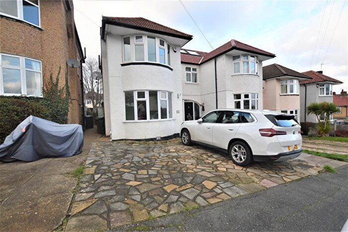 3 Bedroom Property To Rent In Oakleigh Drive, Croxley Green, WD3