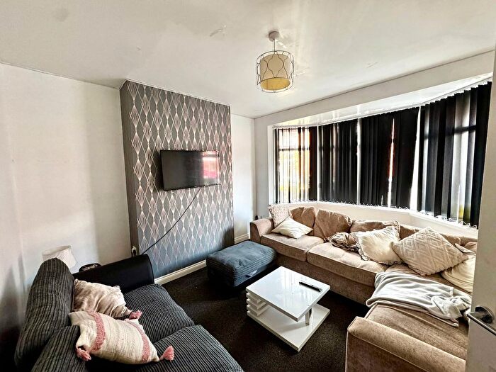 3 Bedroom Semi-detached House For Sale In Ash Road, Denton, Manchester, M34