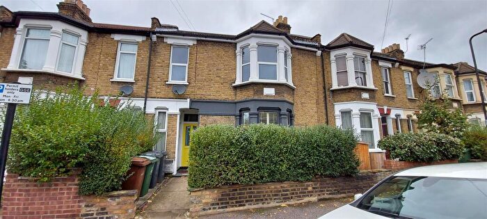 3 Bedroom Flat To Rent In Morley Road, Leyton, London, E10