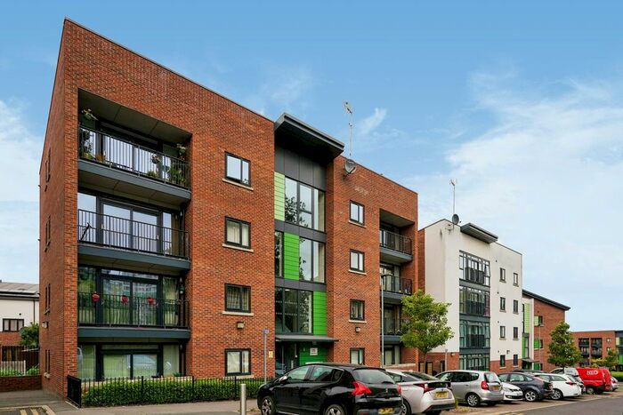 2 Bedroom Flat To Rent In Amber Close, Leeds, West Yorkshire, LS7