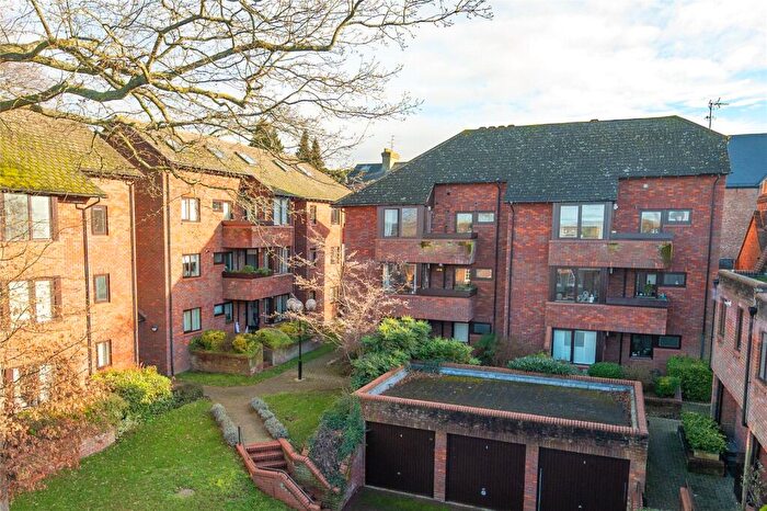 2 Bedroom Flat To Rent In Tankerfield Place, Romeland Hill, St. Albans, Hertfordshire, AL3