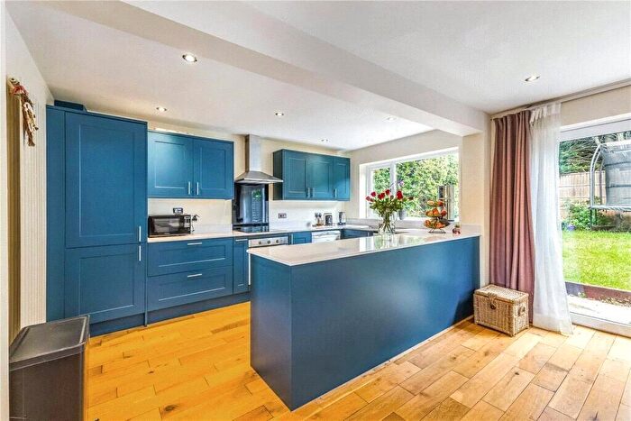 4 Bedroom Detached House For Sale In Welbeck Rise, Harpenden, Hertfordshire, AL5