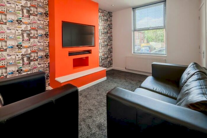 4 Bedroom End Of Terrace House To Rent In Chiswick Terrace, Hyde Park, Leeds, LS6