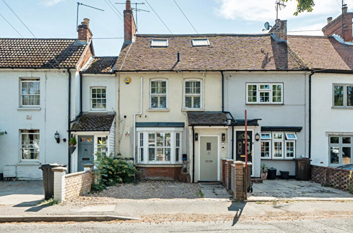 3 Bedroom Terraced House For Sale In Waterloo Road, Wokingham, Berkshire, RG40