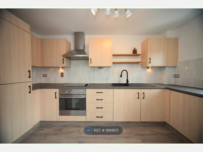 1 Bedroom Flat To Rent In Empress Court, Luton, LU3