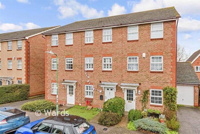 3 Bedroom Town House For Sale In Warwick Way, Dartford, Kent, DA1
