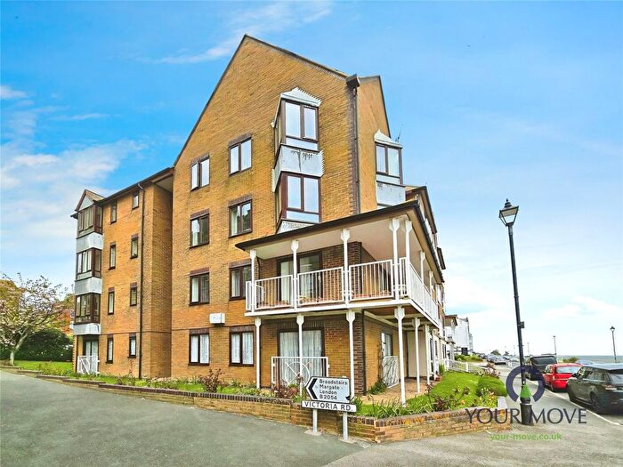 2 Bedroom Flat For Sale In Victoria Parade, Ramsgate, Kent, CT11