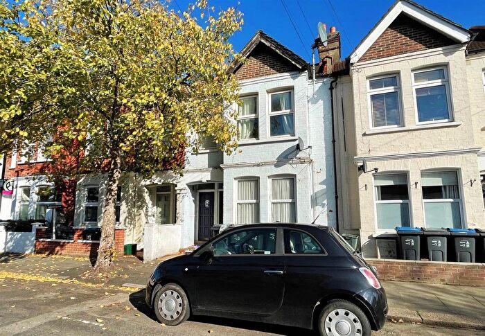 2 Bedroom Flat To Rent In University Road, Colliers Wood, London, SW19
