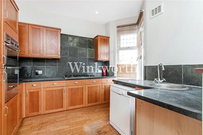 2 Bedroom Apartment To Rent In Kelvin Avenue, London, N13