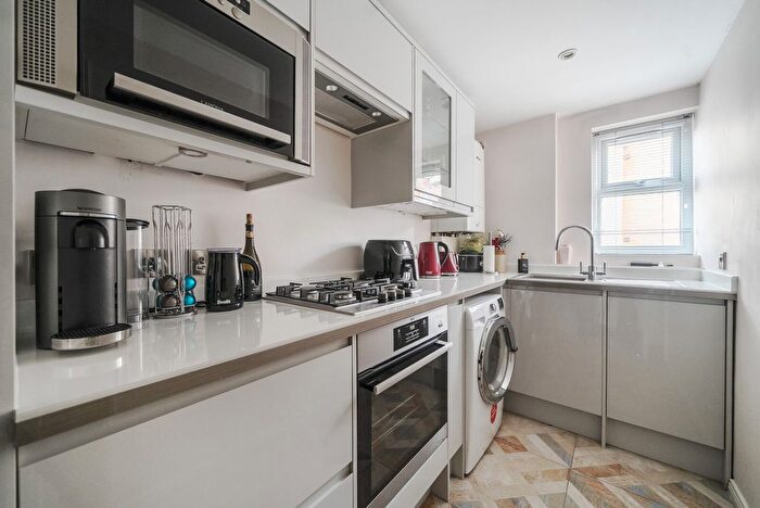 1 Bedroom Flat To Rent In Bennetts Farm Place, Little Bookham, Leatherhead, KT23