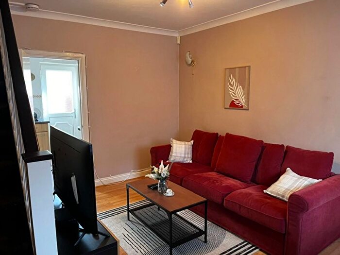 2 Bedroom Semi-Detached House To Rent In Cardiff Road, Reading, RG1