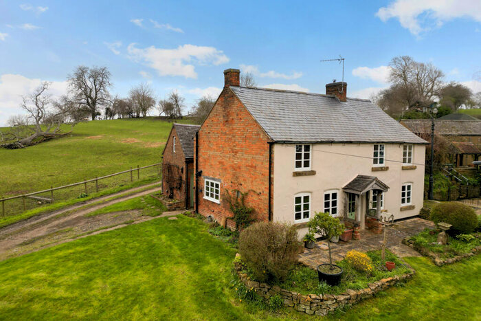 3 Bedroom Cottage For Sale In Front Street, Ilmington, CV36