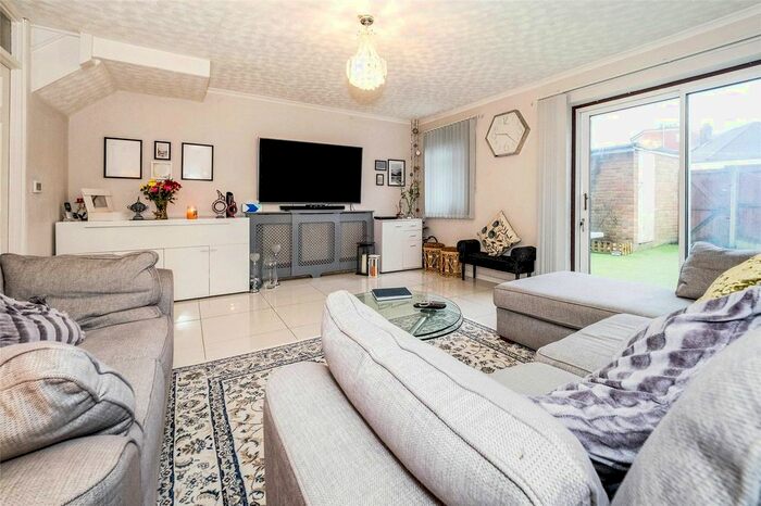 3 Bedroom End Of Terrace House For Sale In Tiptree Crescent, Clayhall, Ilford, Essex, IG5