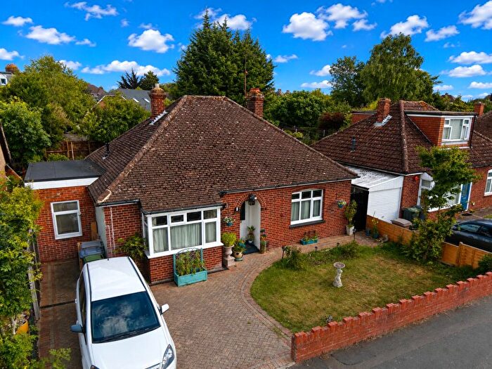 3 Bedroom Bungalow For Sale In Icknield Way, Luton, Bedfordshire, LU3