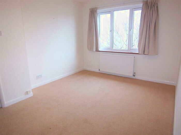 2 Bedroom Apartment To Rent In Princes Court, Dukes Avenue, New Malden, KT3