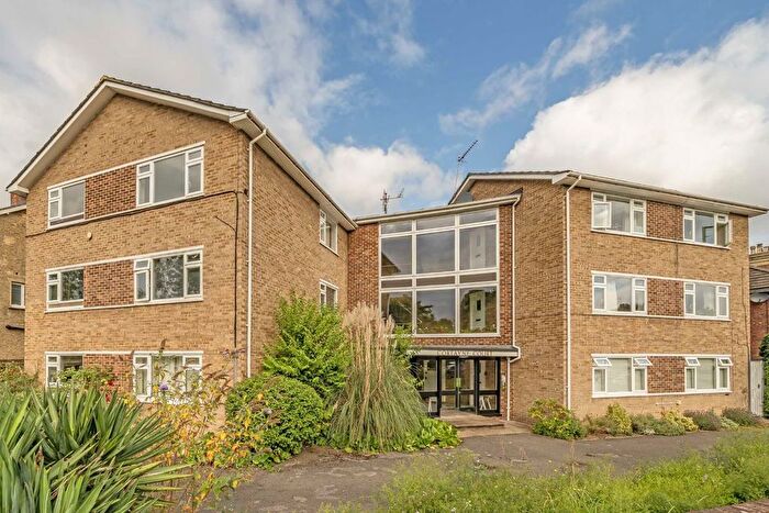 2 Bedroom Flat To Rent In Popes Avenue, Twickenham, TW2