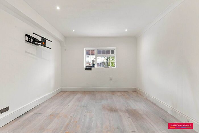 3 Bedroom Flat To Rent In Highfield Road, Acton, London, W3