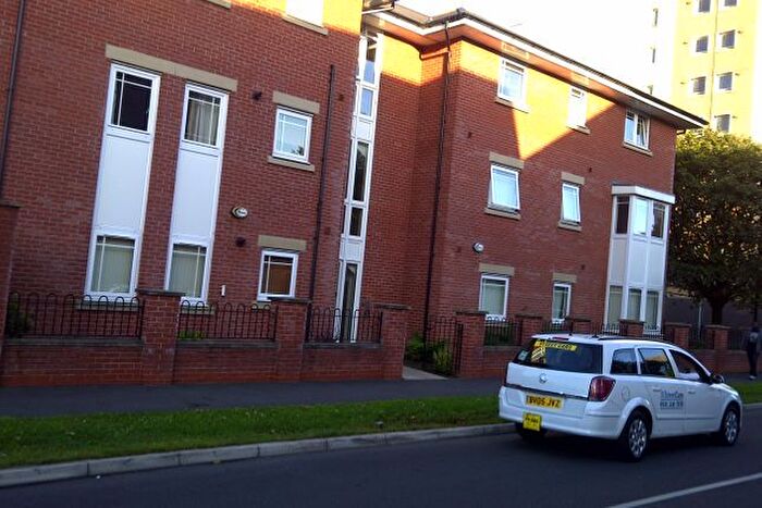 2 Bedroom Flat To Rent In Drayton Street, Manchester, M15